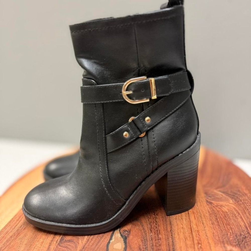 liz claiborne Black Ankle boots w Buckle design‎ & block heel